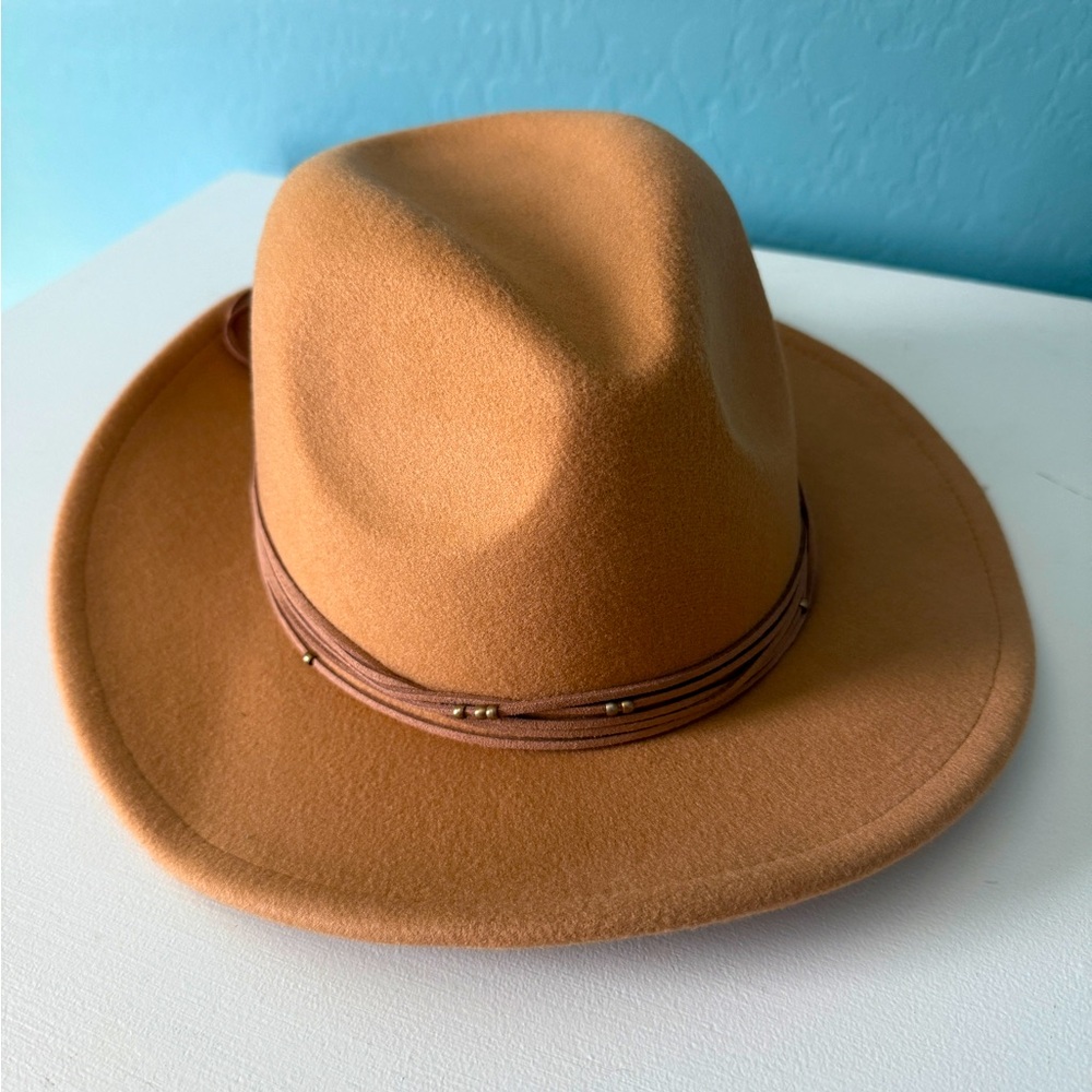 NWOT Camel Colored Fedora With Leather Band And Gold Toned Beads - Picture 1 of 7